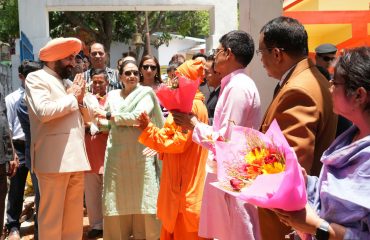 Members of Karkateshwar Temple Committee welcoming the Hon'ble Governor.