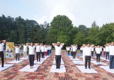 Hon'ble Governor participating in a collective yoga session on the occasion of International Yoga Day.;?>