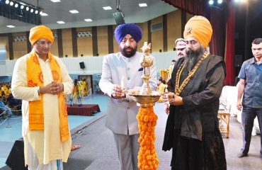 Hon'ble Governor inaugurating the special congregation of Sikh society and Sanatan culture at Dev Sanskriti Vishwavidyalaya.
