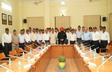 Hon'ble Governor with ex-servicemen at Circuit House, Kathgodam.