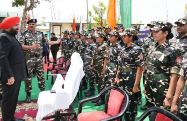 Hon'ble Governor meeting with the army personnel.