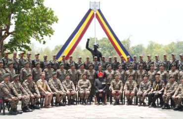 Hon'ble Governor with the army personnel.