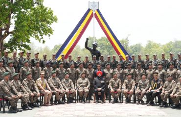 Hon'ble Governor with the army personnel.