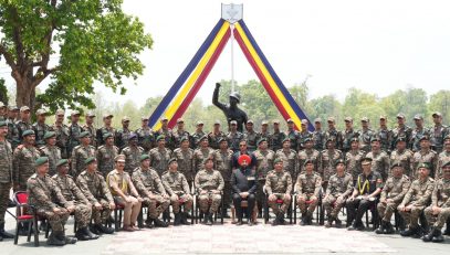 Hon'ble Governor with the army personnel.