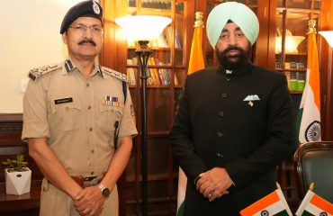 DIG Kumaon Division, Dr. Yogendra Rawat paying courtesy call on the Hon'ble Governor.