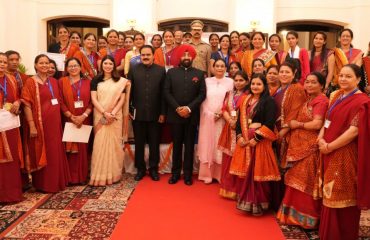 Hon'ble Governor with the women from self-help groups.