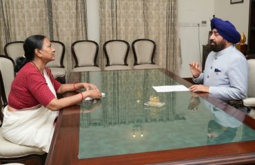 01-07-2024:Chief Secretary Smt. Radha Raturi paid a courtesy call on the Governor at Raj Bhawan.