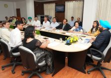 Hon'ble Governor in a meeting with the specialists for a discussion on Gap Analysis at Raj Bhawan.;?>