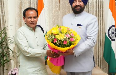 Health Minister Dr. Dhan Singh Rawat paying a courtesy call on the Governor.