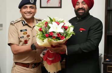 DGP, Shri Abhinav Kumar paying a courtesy call on the Hon'ble Governor.
