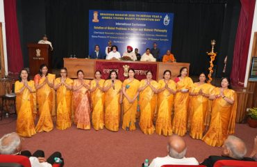 The Governor participating in the international seminar on the topic ‘Solutions to global problems in Indian culture and Mahavira philosophy’.