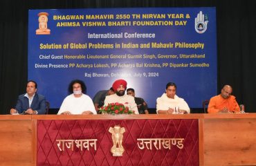 The Governor participating in the international seminar on the topic ‘Solutions to global problems in Indian culture and Mahavira philosophy’.