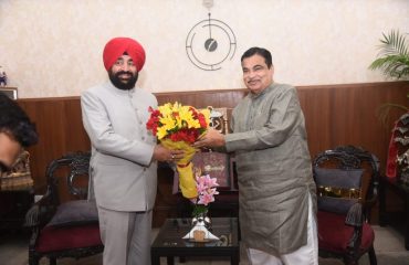 Governor paying courtesy call on Union Minister for Road Transport and Highways, Shri Nitin Gadkari in New Delhi.