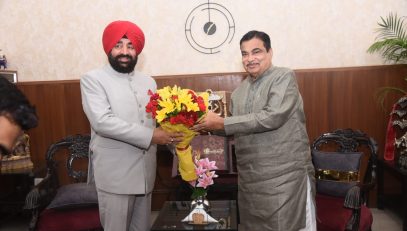 Governor paying courtesy call on Union Minister for Road Transport and Highways, Shri Nitin Gadkari in New Delhi.