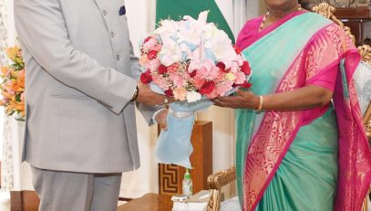 Governor paying courtesy call on Hon'ble President, Smt. Droupadi Murmu ji at Rashtrapati Bhawan, New Delhi.