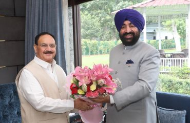 नई दिल्ली में केंद्रीय स्वास्थ्य मंत्री श्री जगत प्रकाश नड्डा से शिष्टाचार भेंट करते हुए राज्यपाल।