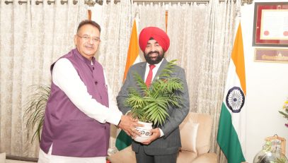 Soldiers’ Welfare Minister, Shri Ganesh Joshi paying a courtesy call on the Governor.