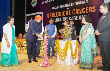 Hon'ble Governor inaugurating the programme by the Department of Urology, AIIMS Rishikesh, by lighting the ceremonial lamp.