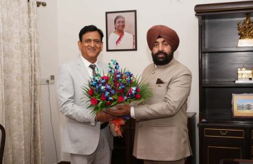 Graphic Era Hill University Vice Chancellor, Prof. Sanjay Jasola paying a courtesy call on the Hon'ble Governor.