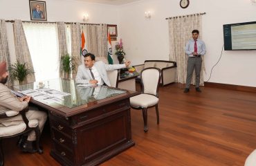 Graphic Era Hill University Vice Chancellor, Prof. Sanjay Jasola presenting the dashboard created by the University to the Hon'ble Governor.