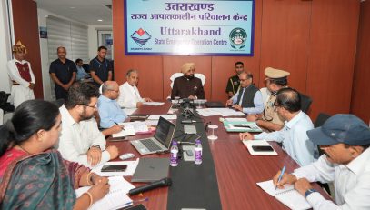 Hon'ble Governor in conversation with the officials during a meeting at the newly constructed Uttarakhand State Disaster Management Authority at IT Park.