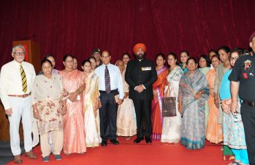 Hon'ble Governor with ex-servicemen and Veer Naris.
