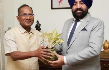 Newly appointed Chief General Manager (CGM) of BSNL, Alok Jaymal paying a courtesy call on the Hon'ble Governor.