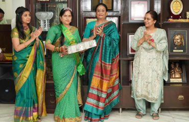 First Lady Smt. Gurmeet Kaur felicitating Mrs. Santoshi for becoming Teej Queen in the Teej competition.