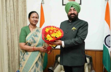 Chief Secretary Smt. Radha Raturi paying a courtesy call on the Hon'ble Governor.