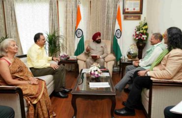 Founder of Valley of Words and retired IAS officer, Dr. Sanjeev Chopra and his team giving information about the various activities and achievements of the organization to the Hon'ble Governor.