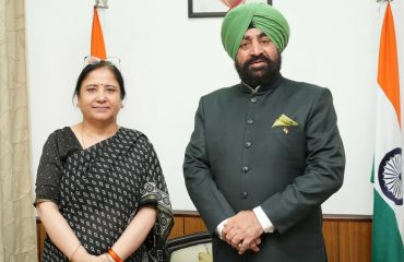 Surekha Dangwal, Vice-Chancellor of Doon University paying a courtesy call on the Hon'ble Governor.