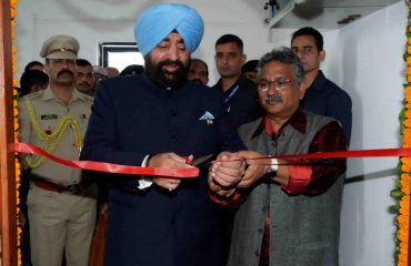 Governor inaugurating the Digital Library, STEM Dashboard and Lab on Wheels Project Dashboard at the Regional Science Center.
