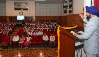 ‘‘एआई, मेटावर्स और क्वांटम कंप्यूटिंग के साथ कल का निर्माण’’ विषय पर आयोजित एक दिवसीय कार्यशाला को संबोधित करते हुए राज्यपाल।