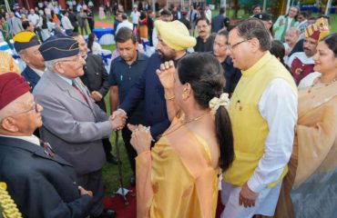 Hon’ble Governor paying courtesy visit to the invited guests at the ‘Hi-Tea’ programme on the occasion of Independence Day at Raj Bhawan.