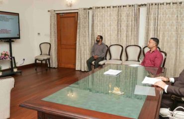 Dr. Kalachand Sain, former Director, Wadia Institute of Himalayan Geology, meeting the Governor and giving a presentation on the challenges faced in the Himalayan regions and their solutions.