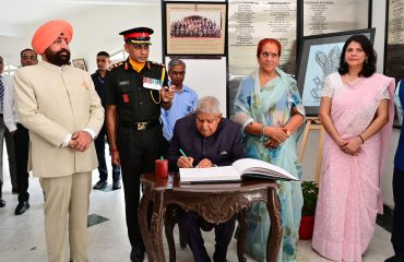 देहरादून स्थित राष्ट्रीय भारतीय सैन्य महाविद्यालय (RIMC) में आयोजित कार्यक्रम में प्रतिभाग करते हुए उपराष्ट्रपति श्री जगदीप धनखड़ साथ में राज्यपाल।