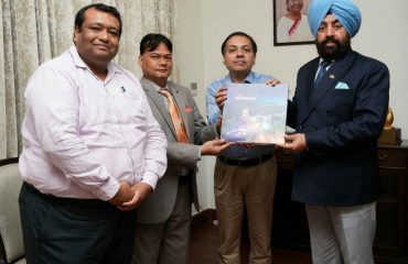 Director of IIM Kashipur Prof. Somnath Chakraborty, Prof. Abhradeep Maiti and Prof. Kunal paying courtesy call on the Governor.