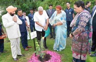 Vice President and Dr. (Smt.) Sudesh Dhankhar along with Governor planting a sapling under the campaign “Ek Ped Maa Ke Naam” in the Raj Bhawan campus.