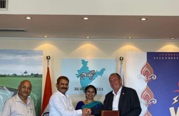 The Governor congratulating the University on the signing of MoU between GBPUAT, Pantnagar and the Agricultural Institute of Slovenia