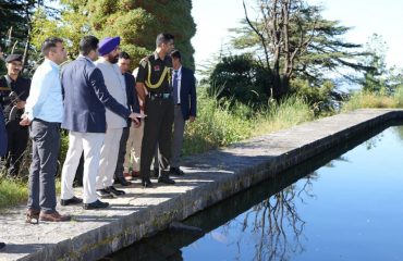 Governor being apprised about various horticulture and disaster management efforts from Himachal Pradesh officials at Shimla.