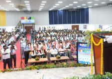 Governor addressing the first convocation of Coer University.;?>