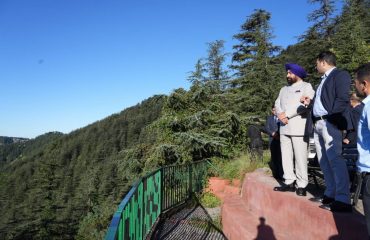 Governor being apprised about various horticulture and disaster management efforts from Himachal Pradesh officials at Shimla.