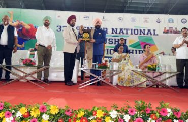 President of Wushu Association of India, Co-President of Wushu Association Uttarakhand, Jitendra Singh Bajwa presenting a memento to the Governor.