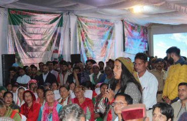 हर्षिल में आयोजित ‘वाइब्रेंट विलेज परिचर्चा सम्मेलन‘ में प्रतिभाग कर स्वयं सहायता समूहों से जुड़ी स्थानीय महिलाओं को संबोधित करते हुए राज्यपाल।