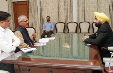 Dean of Academics, IIT Roorkee Prof. Naveen K. Navani and Member, Board of Governors, Prof. H. C. Pokhriyal calling on Governor.