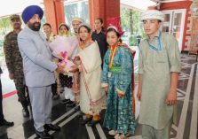 Students of Nubra Valley, Ladakh, on their “National Unity Yatra” meeting the Governor.;?>