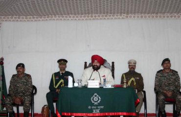 हर्षिल में आयोजित सैनिक सम्मेलन में आईटीबीपी के जवानों से मुलाकात करते हुए राज्यपाल।