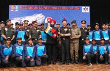 Governor flagging off the NCC's 'Mount Abi Gamin' mountaineering expedition at Raj Bhawan.