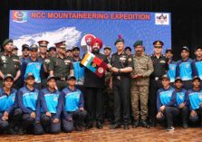 Governor flagging off the NCC's 'Mount Abi Gamin' mountaineering expedition at Raj Bhawan.;?>