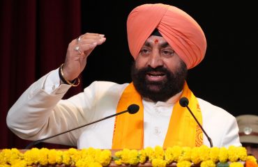 देव संस्कृति विश्वविद्यालय, हरिद्वार में चल रहे दो दिवसीय ज्ञानकुंभ के समापन समारोह को संबोधित करते हुए राज्यपाल।